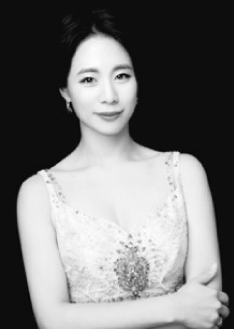 Elina Kim